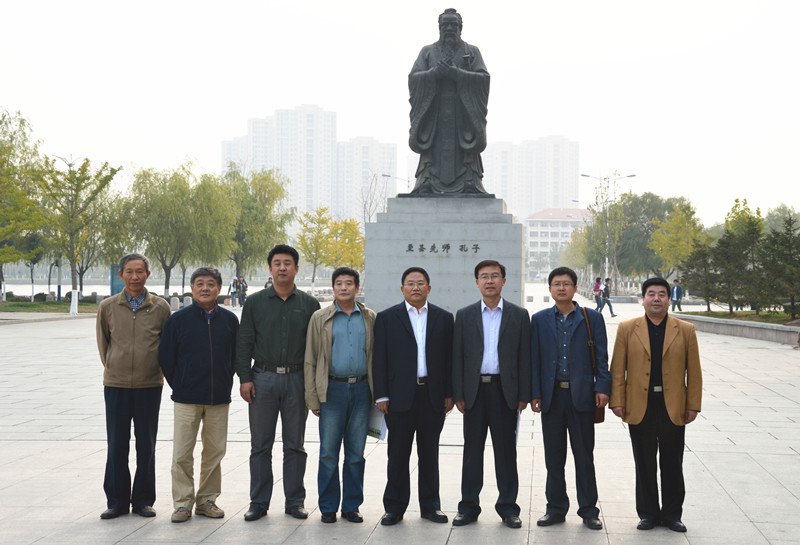 省教育廳軍事理論課教學(xué)檢查評(píng)估組專家蒞臨煙臺(tái)大學(xué)文經(jīng)學(xué)院檢查評(píng)估