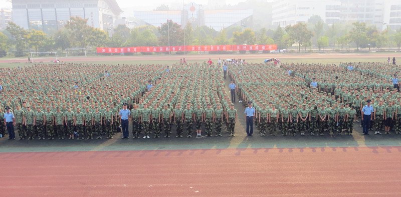 三峽大學科技學院舉行2013級新生軍訓開訓典禮