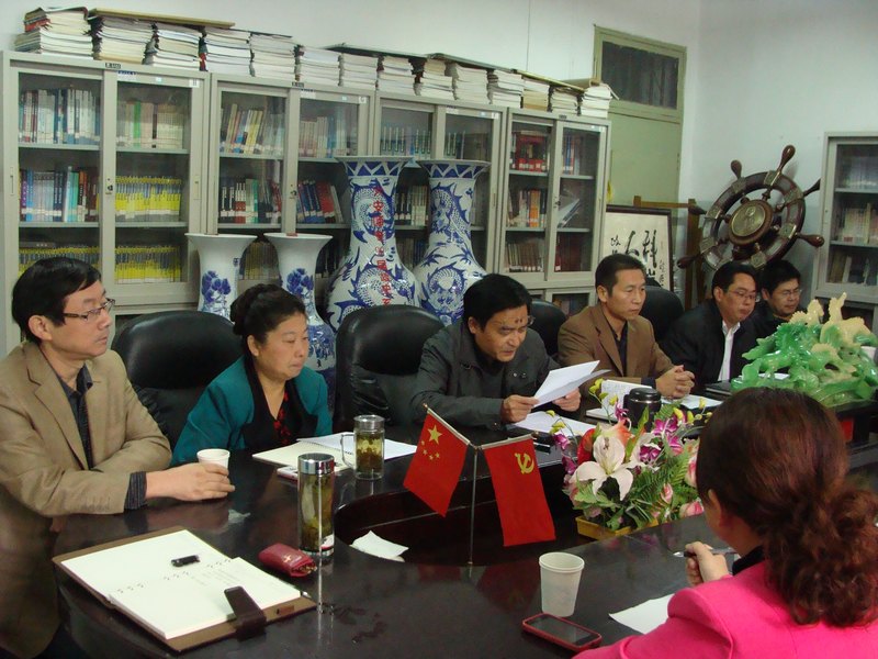 政法學(xué)院召開黨的群眾路線教育實(shí)踐活動(dòng)專題民主生活會(huì)