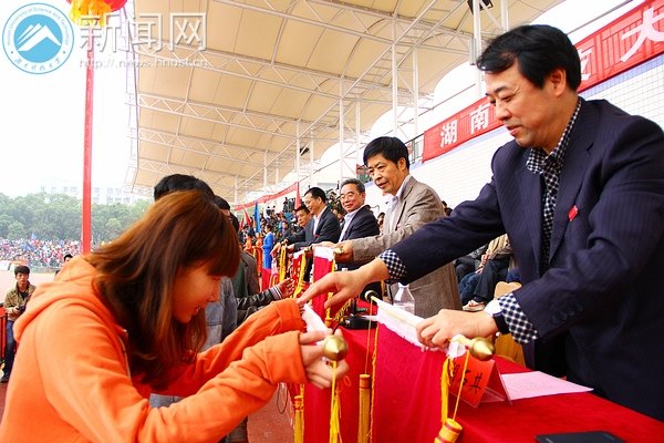 激情盛會(huì)永駐心中 2013年運(yùn)動(dòng)會(huì)圓滿閉幕