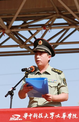 【開學典禮】華中科技大學文華學院舉行2013級新生軍訓閱兵式暨開學典禮