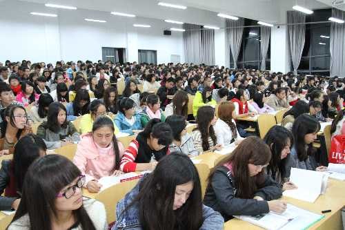 何福全副書記為入黨積極分子授黨課