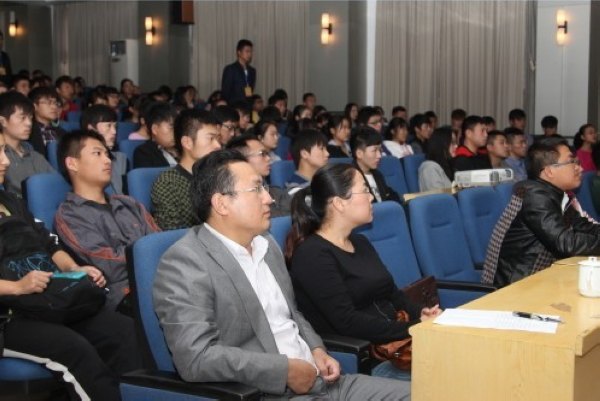 校團委舉辦“與信仰對話”專題報告會