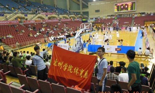【一面旗幟】體育系學(xué)生為CBA籃球賽開(kāi)展志愿者服務(wù)