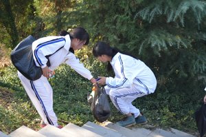 山東旅游職業學院學生赴“危山”景區開展社會公益日活動