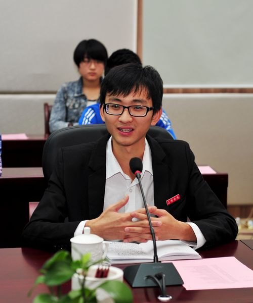 福建農(nóng)林大學召開校園劇《上大學》觀后座談會
