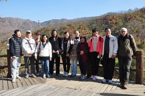 山東旅游職業學院2013年外教聯誼會“秋游九如山”活動成功舉辦
