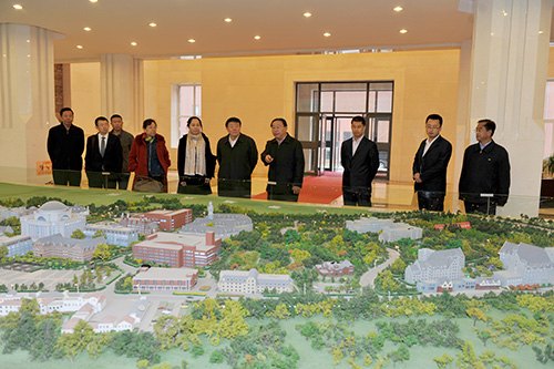 中國(guó)民辦教育協(xié)會(huì)會(huì)長(zhǎng)王佐書蒞臨長(zhǎng)春建筑學(xué)院參觀考察