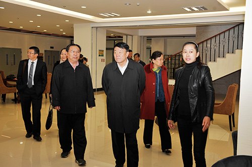中國(guó)民辦教育協(xié)會(huì)會(huì)長(zhǎng)王佐書蒞臨長(zhǎng)春建筑學(xué)院參觀考察