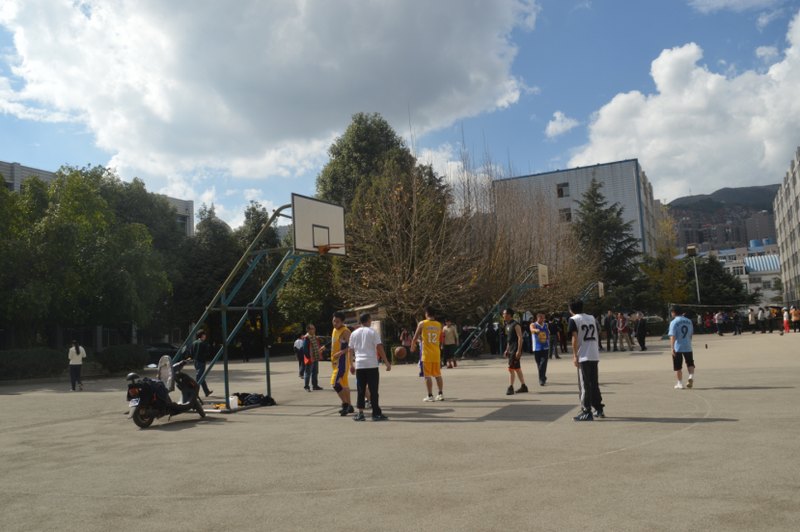 云南師范大學商學院工會舉行趣味運動會