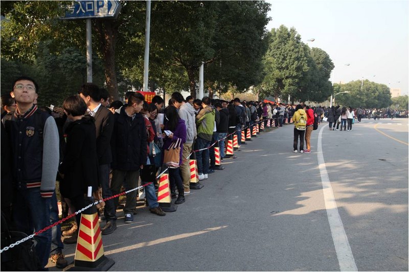 松江大學(xué)園區(qū)七校2014屆畢業(yè)生聯(lián)合招聘會在校舉行
