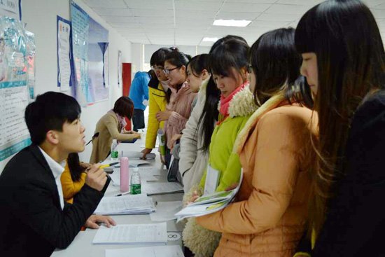 南京理工大學(xué)泰州科技學(xué)院舉辦2014屆畢業(yè)生首場招聘會(huì)