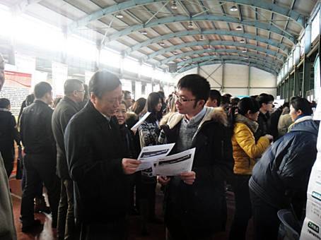 (圖文)安徽工業大學工商學院舉辦2014屆畢業生就業市場