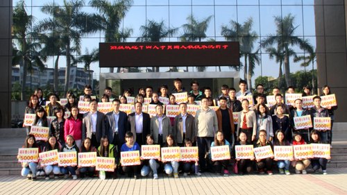 市福彩發放愛心助學金幫助貧困生完成學業