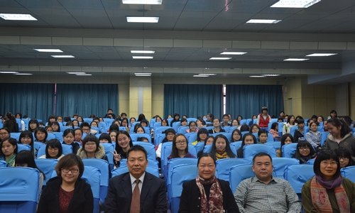 【一面旗幟】市外事僑務局副局長史景順校友為外語系師生作報告