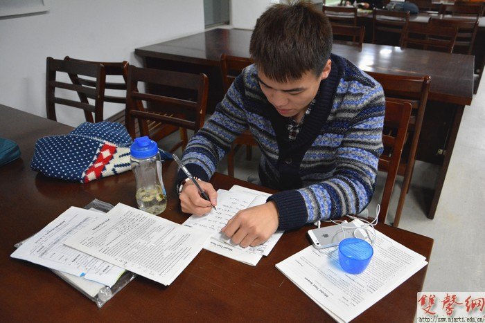 南藝學子緊張備戰四六級 誠信考試爭取最優成績