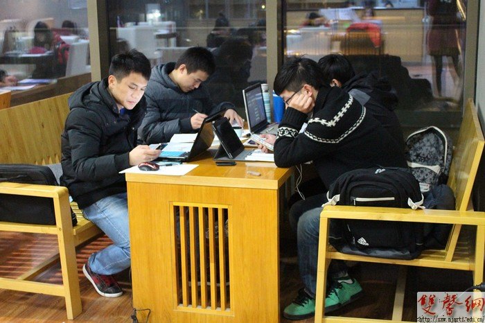南藝學子緊張備戰四六級 誠信考試爭取最優成績