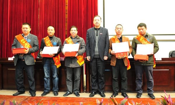 三明市優秀企業家資助三明學院家庭經濟困難學生50萬元