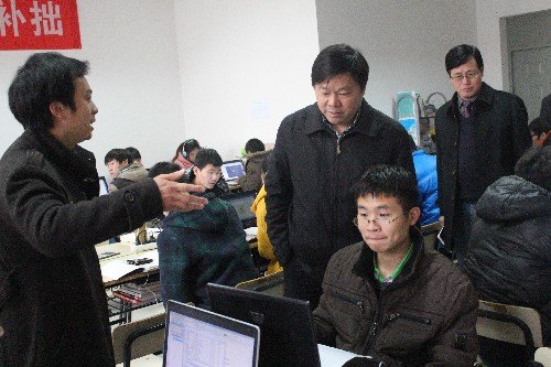 校領導慰問“藍電”科技中心留校集訓學生