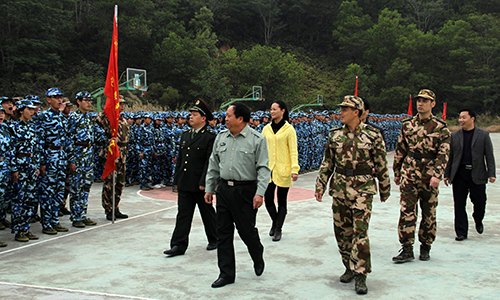 趙日興副書(shū)記檢查新生軍訓(xùn)情況