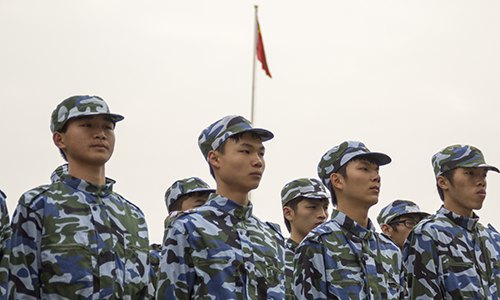 趙日興副書(shū)記檢查新生軍訓(xùn)情況