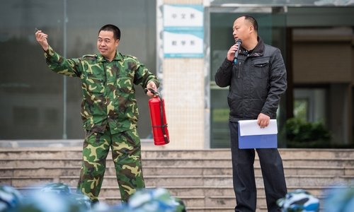 趙日興副書(shū)記檢查新生軍訓(xùn)情況