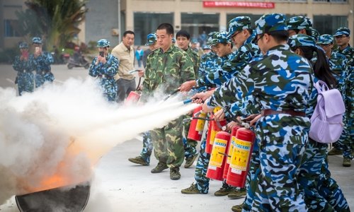 趙日興副書(shū)記檢查新生軍訓(xùn)情況