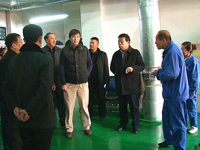 校領導春節(jié)期間看望慰問在崗職工和留校學生