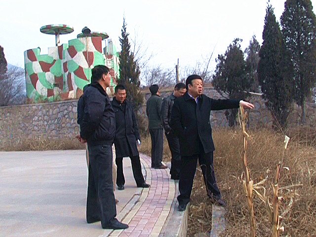 校領導春節(jié)期間看望慰問在崗職工和留校學生
