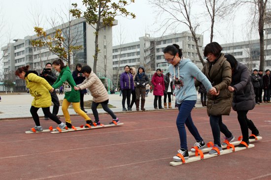 陽光運動樂享生活——南京理工大學泰州科技學院舉行“慶三八”女教工趣味運動會