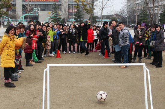 陽光運動樂享生活——南京理工大學泰州科技學院舉行“慶三八”女教工趣味運動會