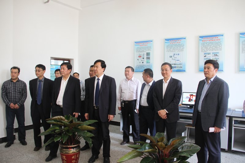 先進裝備制造技術研發(fā)中心在許昌學院揭牌成立