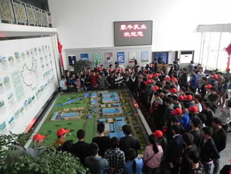 (圖文)安徽工業大學工商學院組織畢業生參加馬鞍山市“看發展 促就業”活動