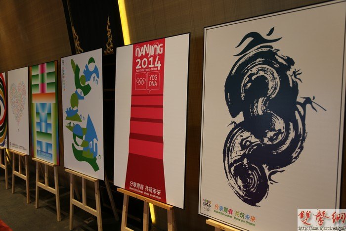 設(shè)計(jì)學(xué)院組織承辦青奧海報(bào)設(shè)計(jì)大賽大獲成功,故宮大殿放異彩